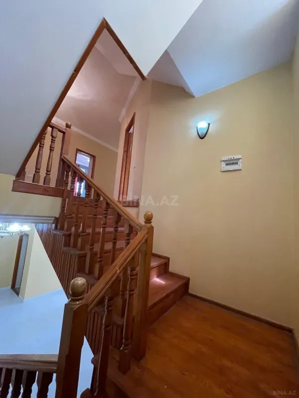 Satılır 6 otaqlı həyət evi 450 m²
