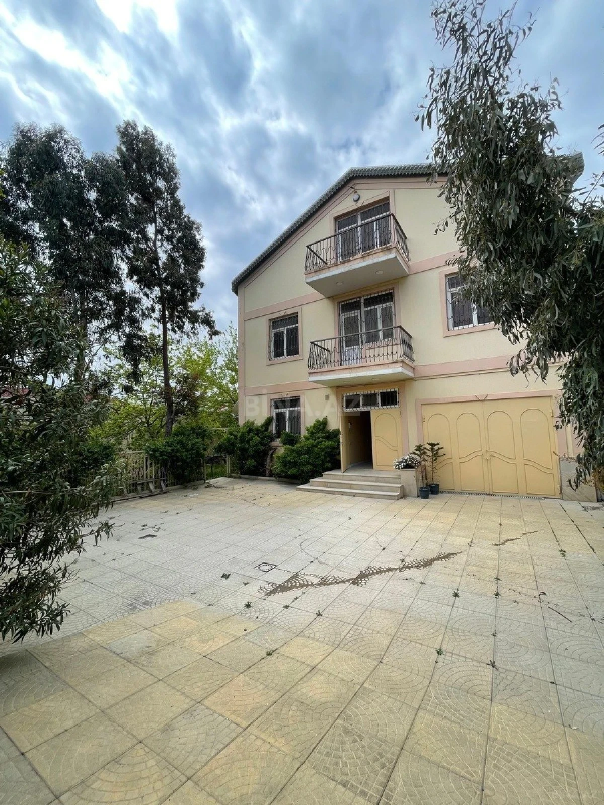Satılır 6 otaqlı həyət evi 450 m²