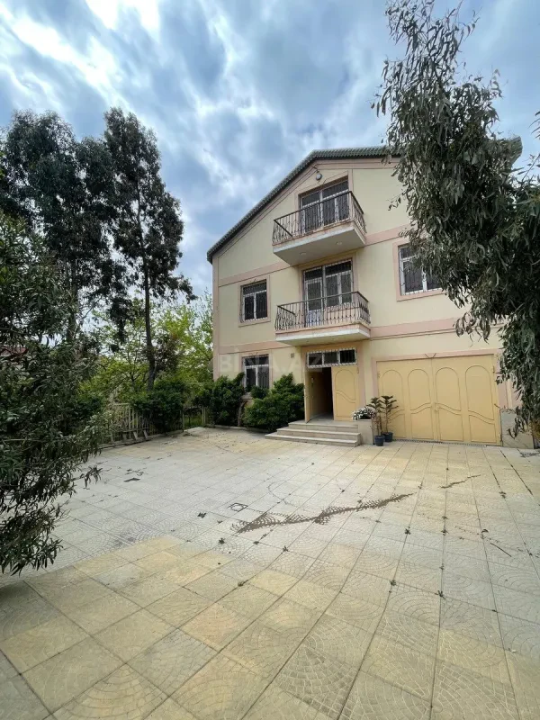 Satılır 6 otaqlı həyət evi 450 m²