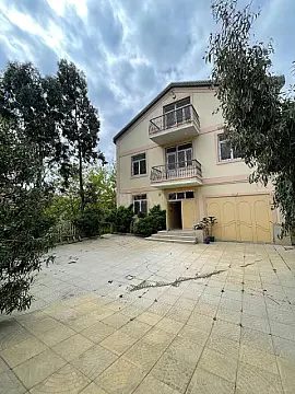 Satılır 6 otaqlı həyət evi 450 m²