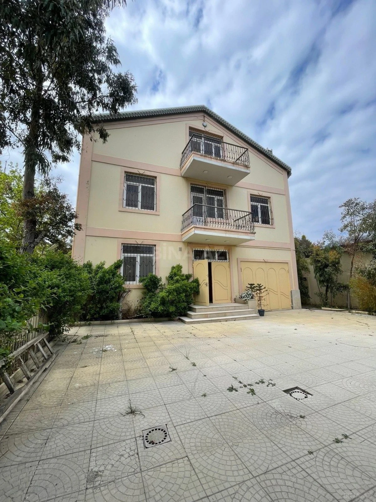 Satılır 6 otaqlı həyət evi 450 m²