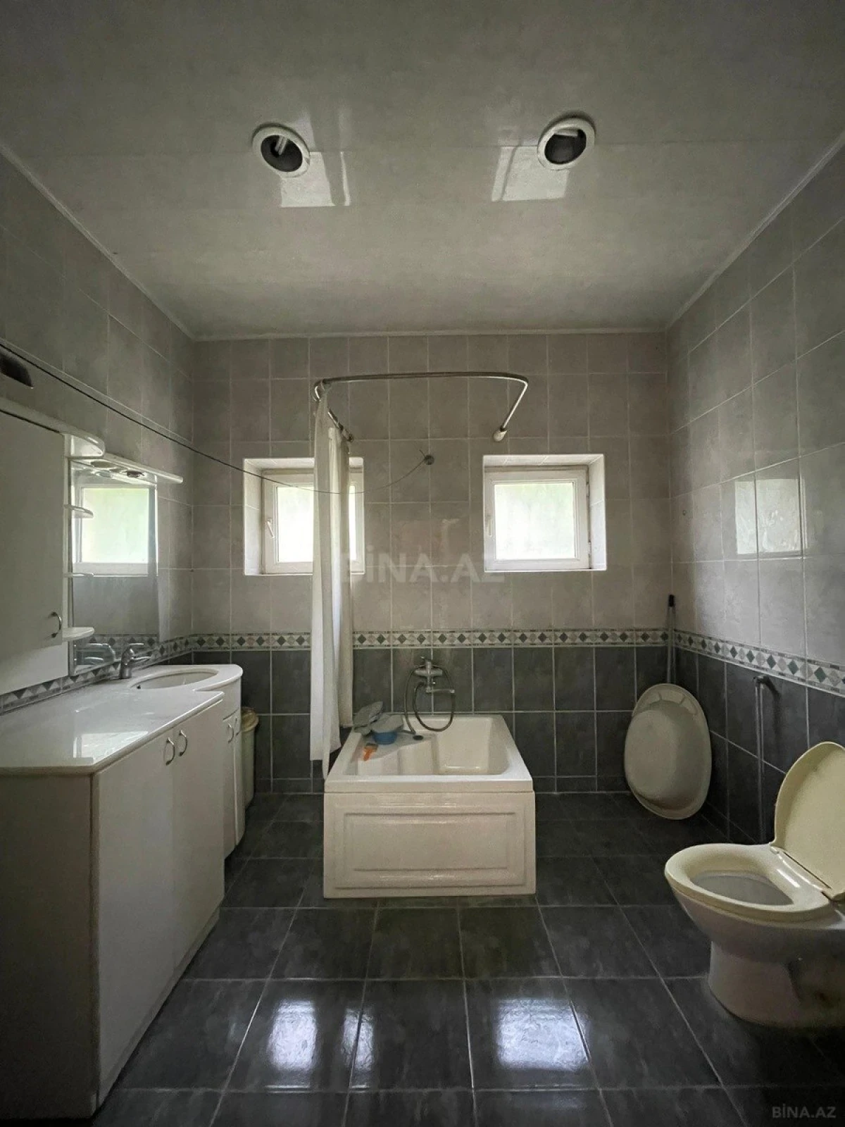 Satılır 6 otaqlı həyət evi 450 m²