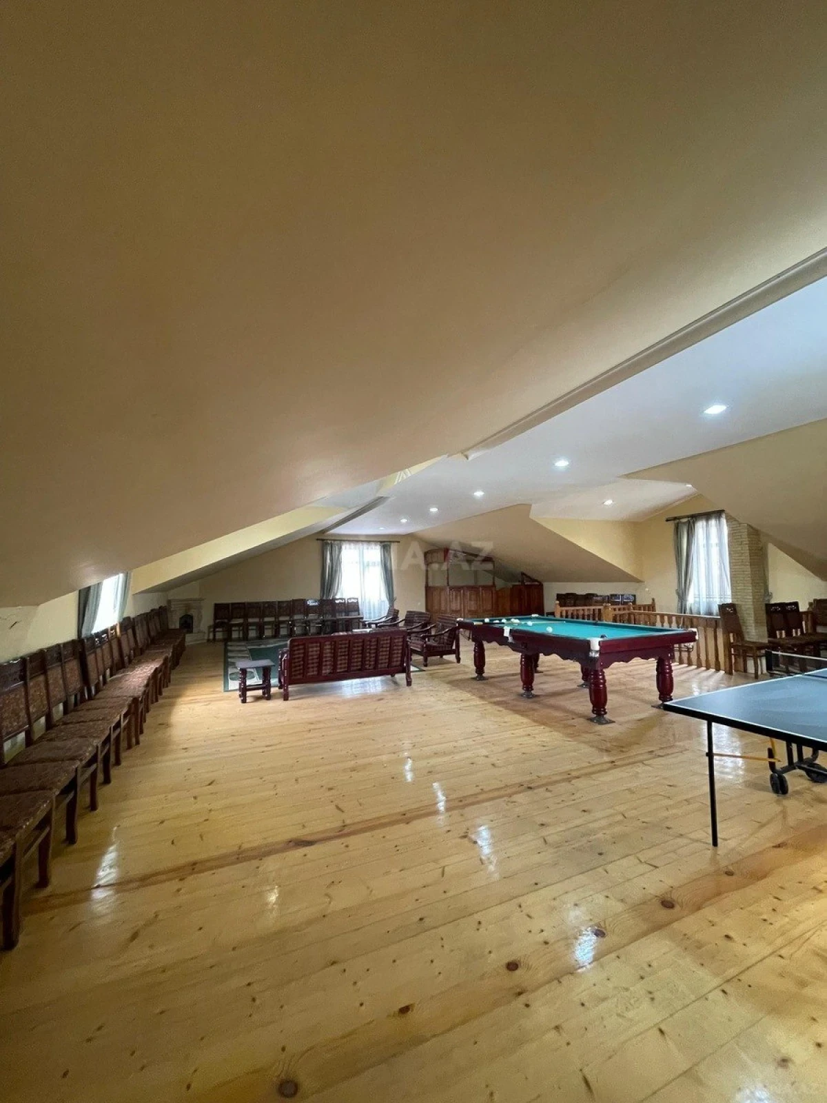 Satılır 6 otaqlı həyət evi 450 m²