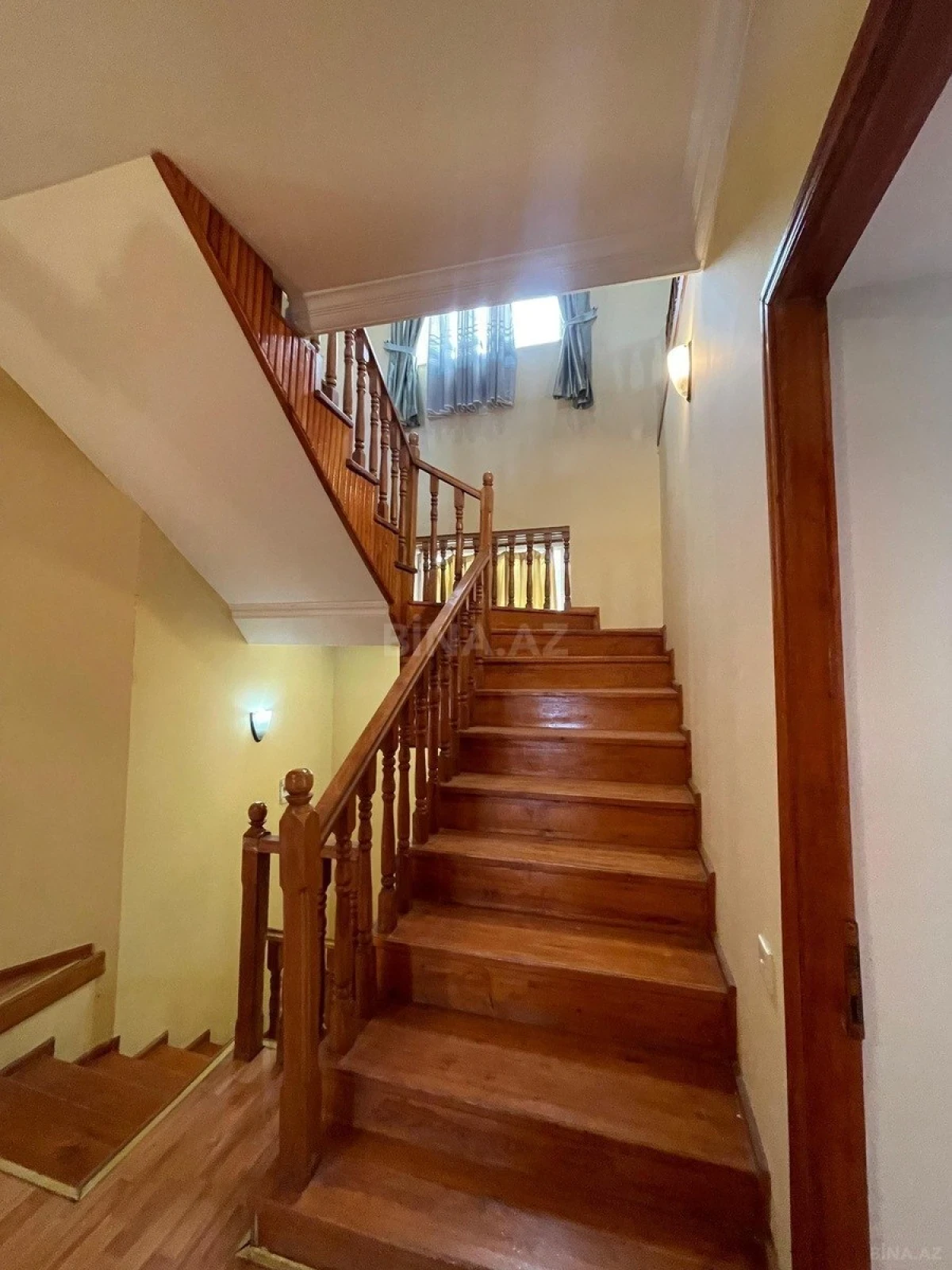 Satılır 6 otaqlı həyət evi 450 m²