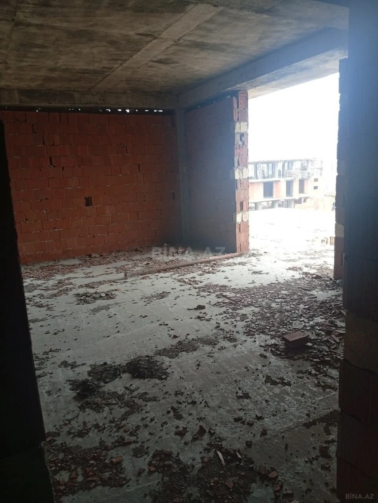 Satılır 1 otaqlı mənzil 68 m²