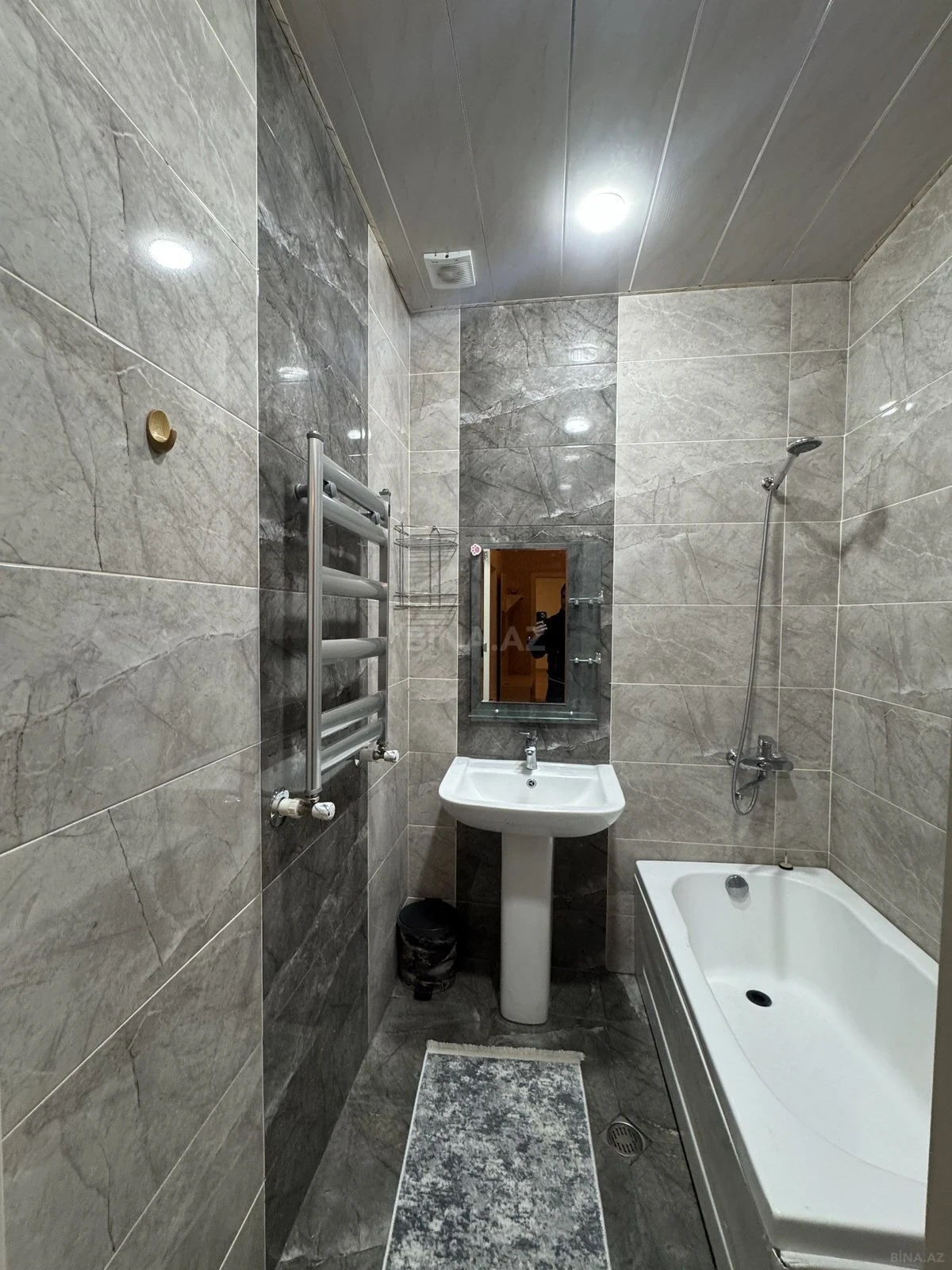 Kirayə verilir 2 otaqlı mənzil 85 m²