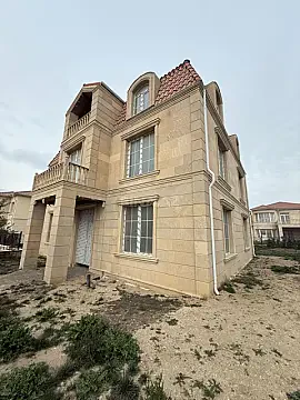 Satılır 8 otaqlı həyət evi 360 m²
