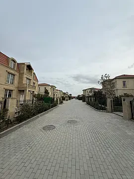 Satılır 8 otaqlı həyət evi 360 m²