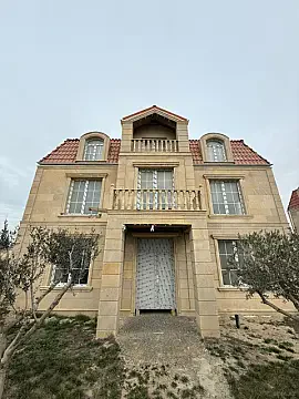 Satılır 8 otaqlı həyət evi 360 m²