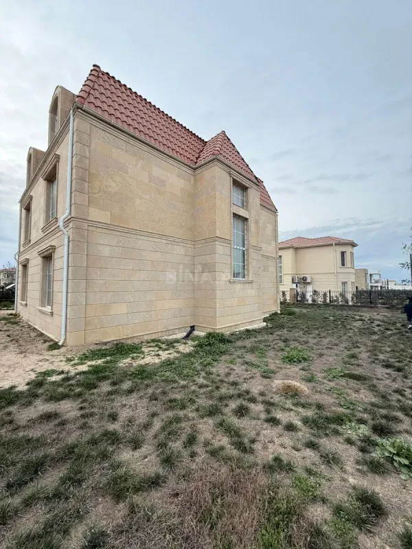 Satılır 8 otaqlı həyət evi 360 m²
