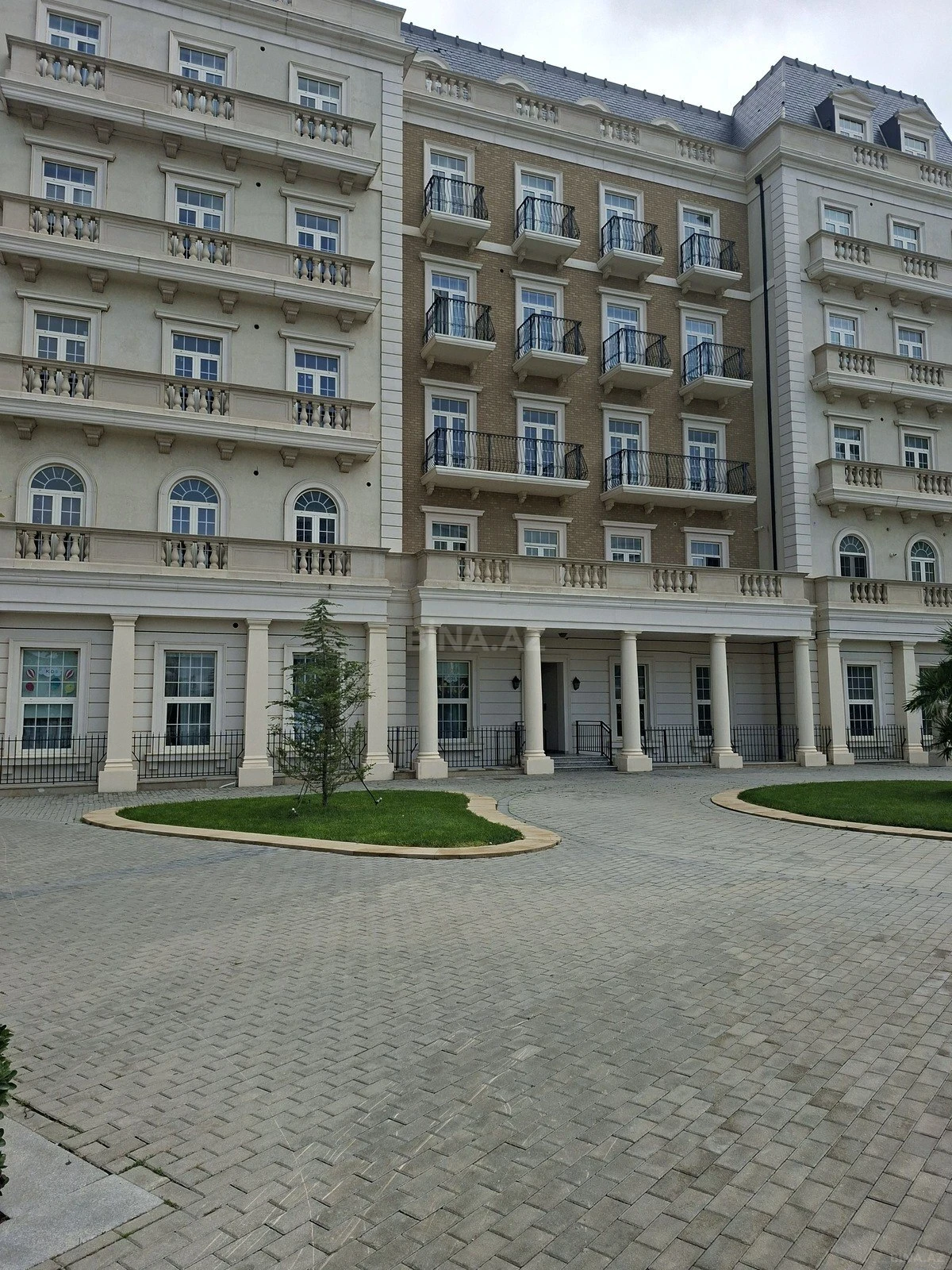 Satılır 4 otaqlı ofis 100 m²