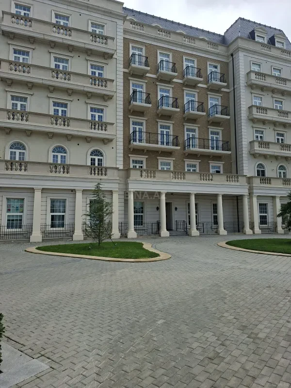 Satılır 4 otaqlı ofis 100 m²