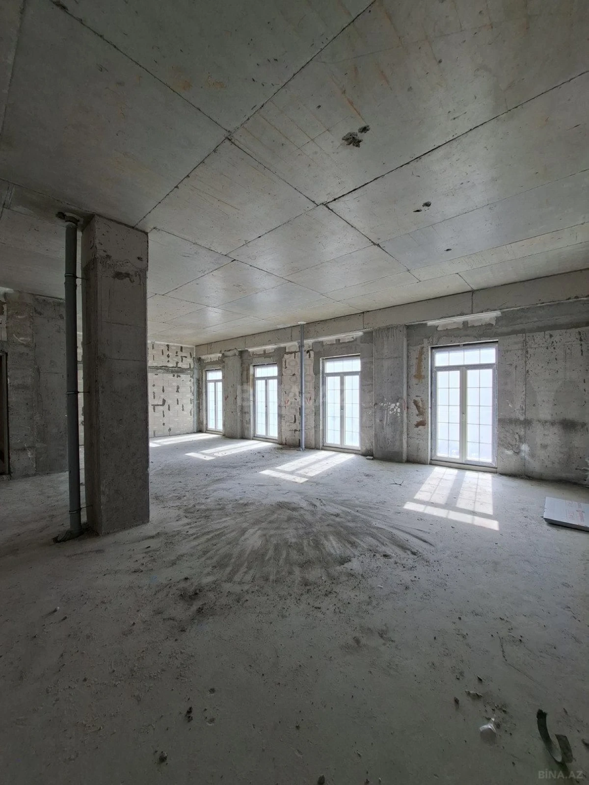 Satılır 4 otaqlı ofis 100 m²