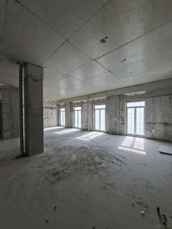 Satılır 4 otaqlı ofis 100 m²