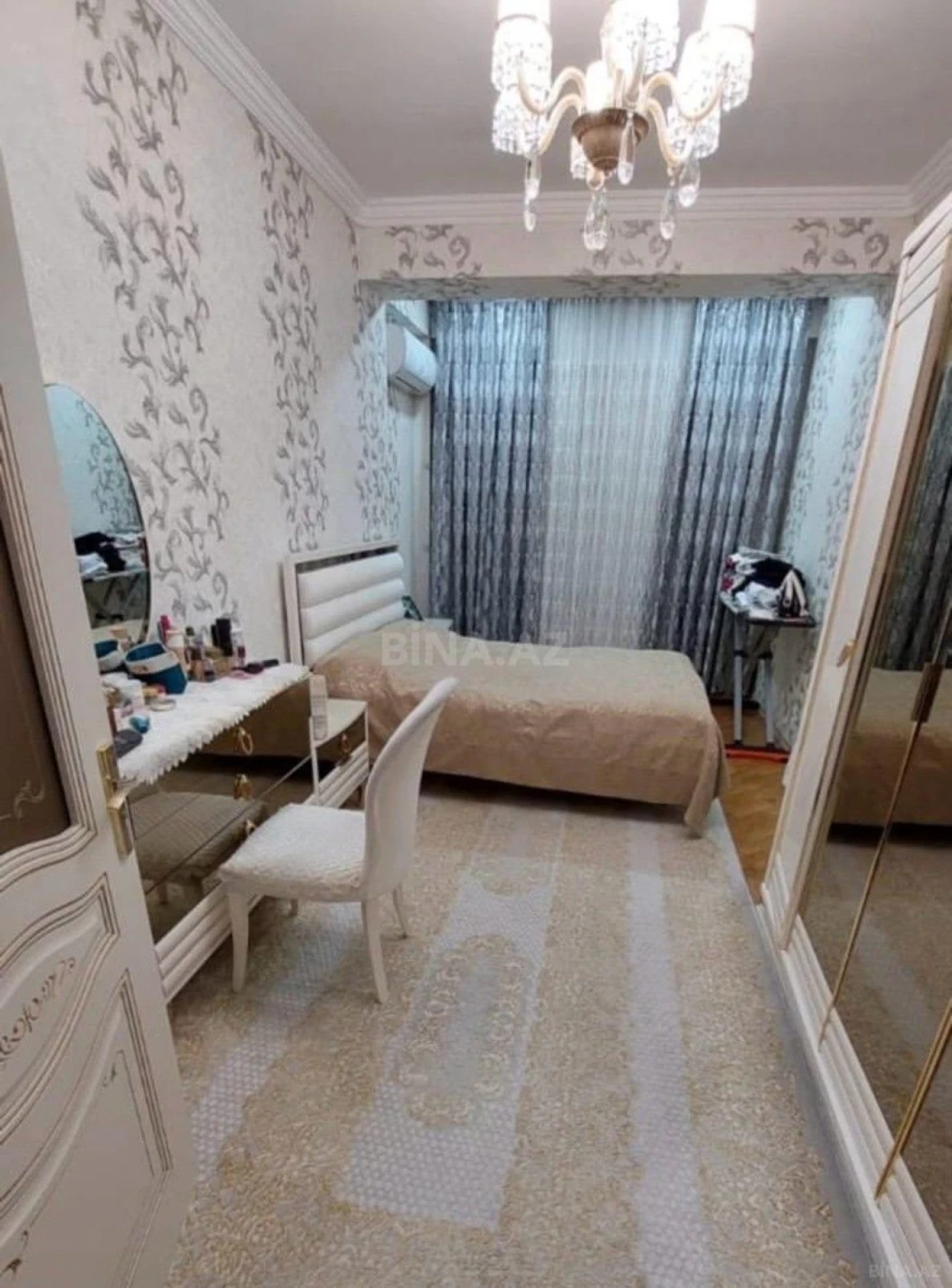 Satılır 3 otaqlı mənzil 132 m²