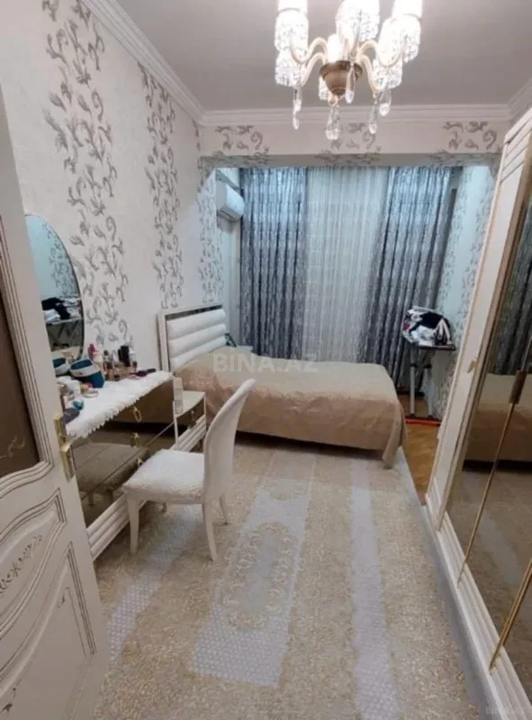 Satılır 3 otaqlı mənzil 132 m²