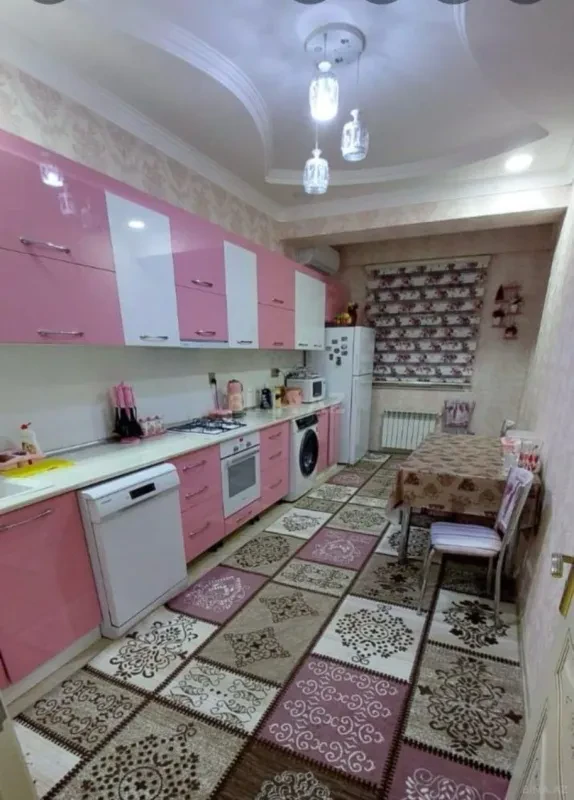 Satılır 3 otaqlı mənzil 132 m²