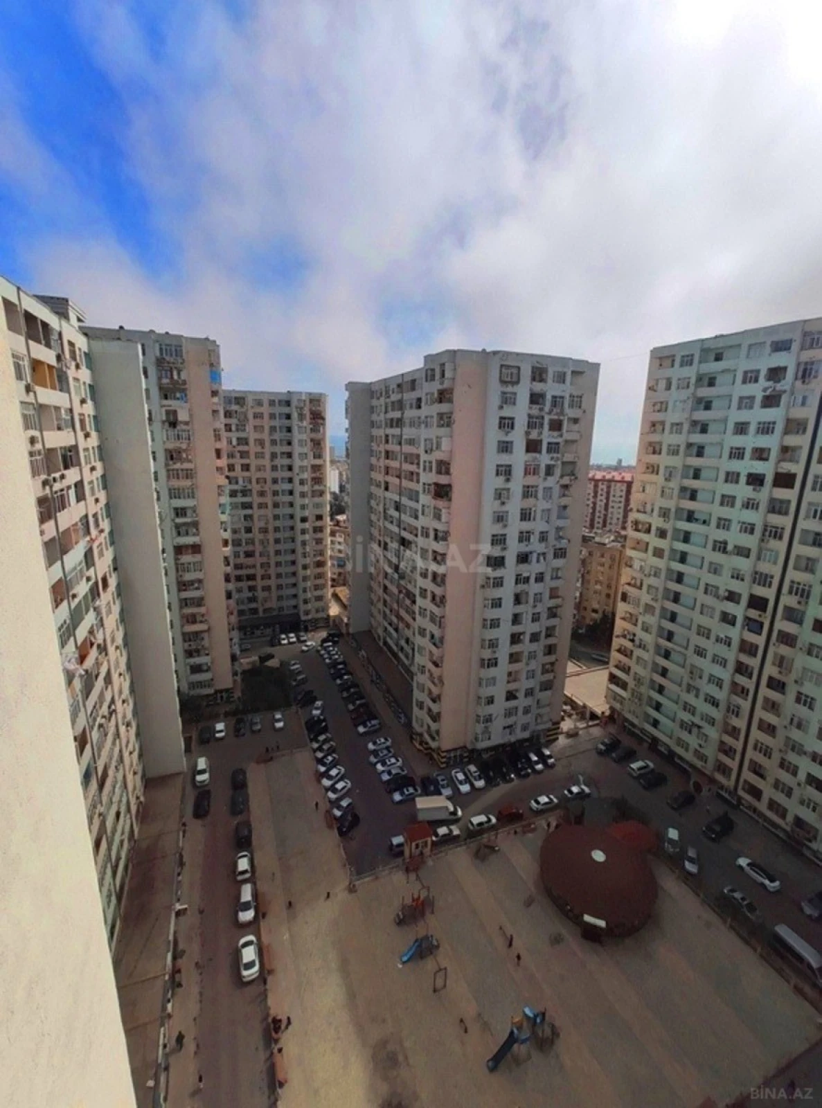 Satılır 3 otaqlı mənzil 110 m²