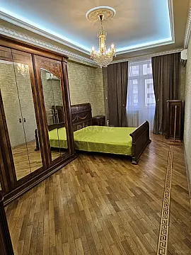 Satılır 2 otaqlı mənzil 128 m²