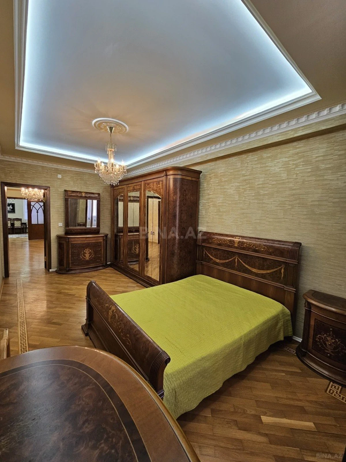 Satılır 2 otaqlı mənzil 128 m²