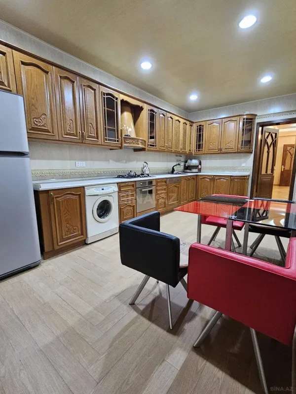 Satılır 2 otaqlı mənzil 128 m²