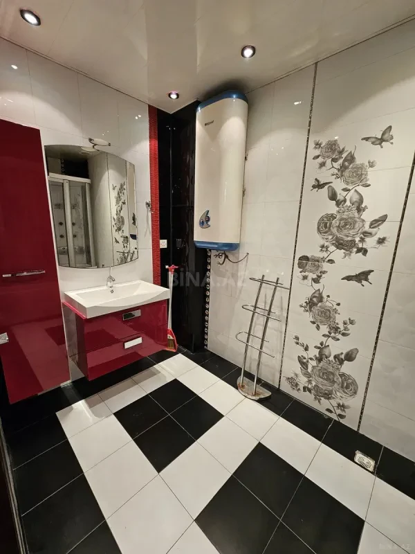 Satılır 2 otaqlı mənzil 128 m²