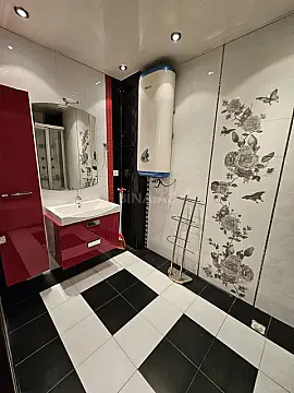 Satılır 2 otaqlı mənzil 128 m²
