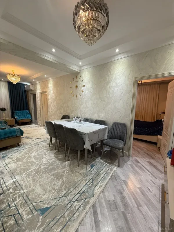 Satılır 4 otaqlı mənzil 130 m²