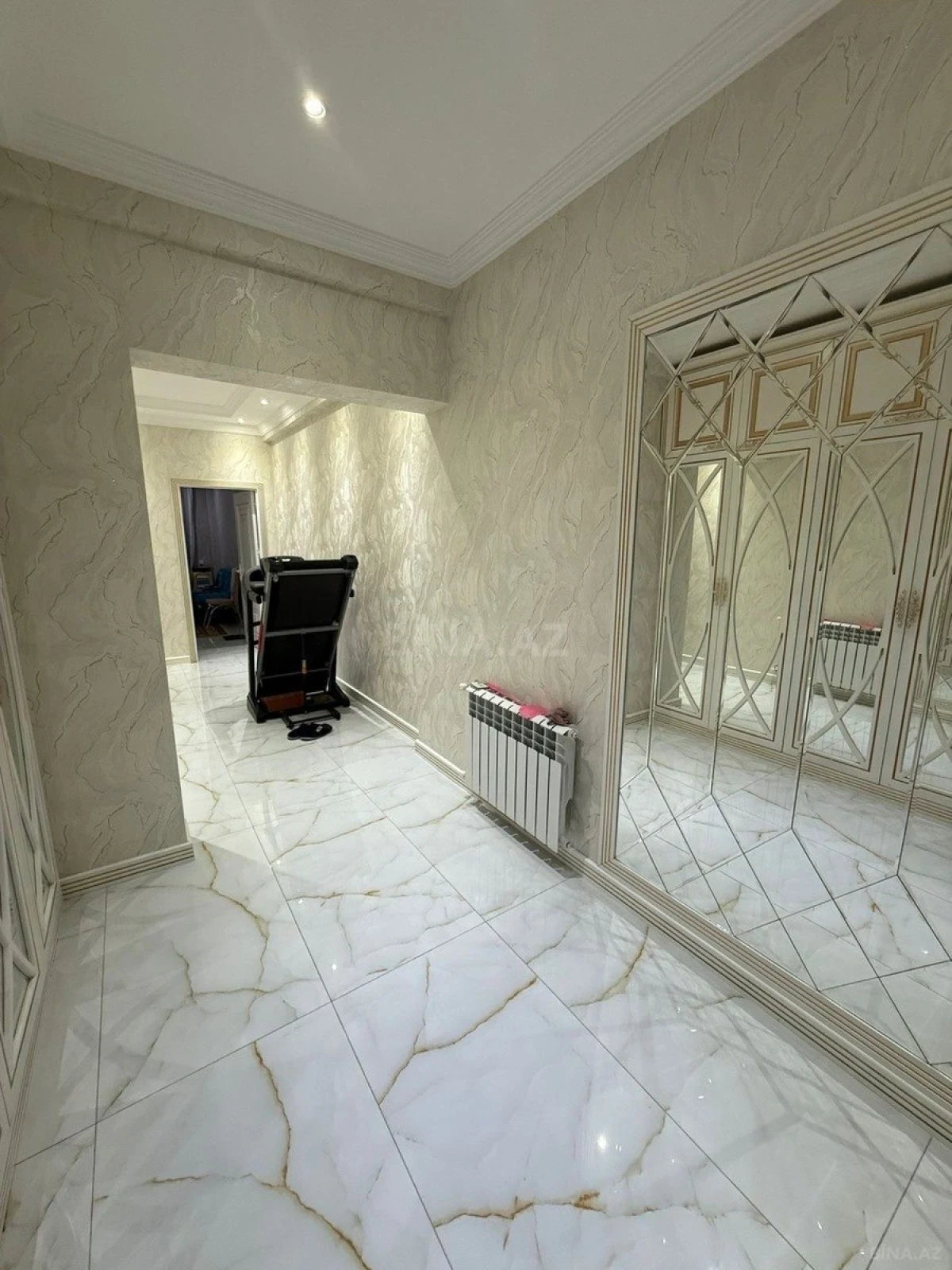 Satılır 4 otaqlı mənzil 130 m²