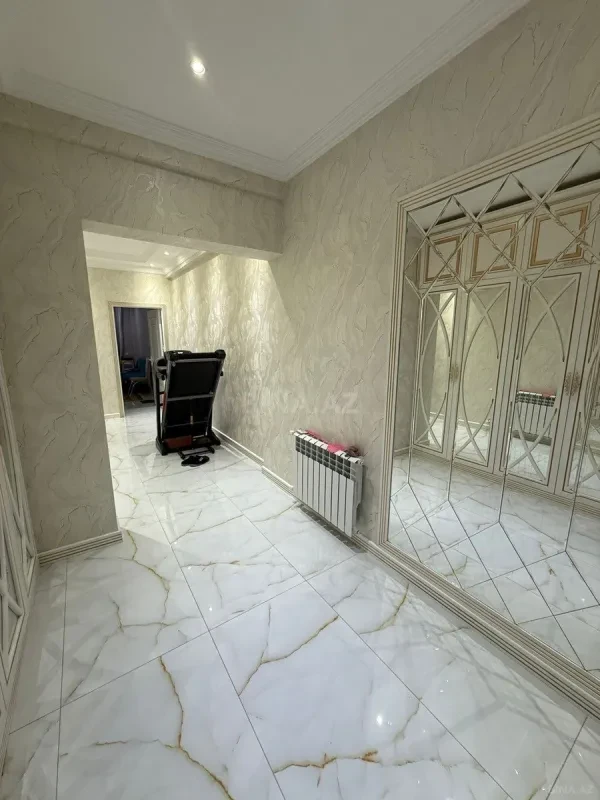 Satılır 4 otaqlı mənzil 130 m²