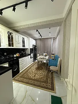 Satılır 4 otaqlı mənzil 130 m²