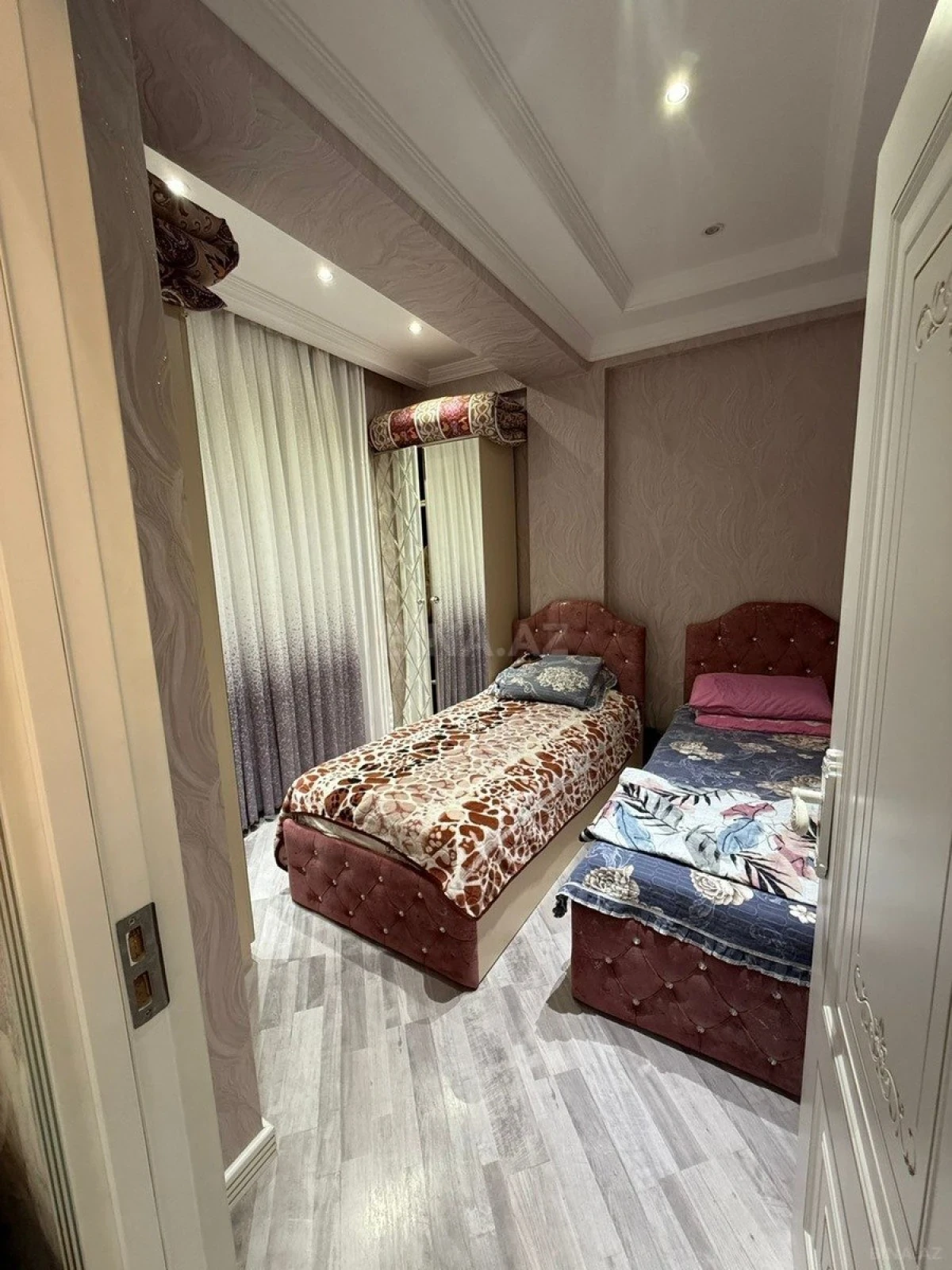 Satılır 4 otaqlı mənzil 130 m²