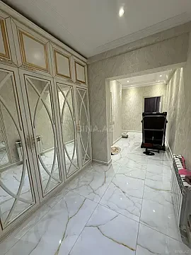 Satılır 4 otaqlı mənzil 130 m²