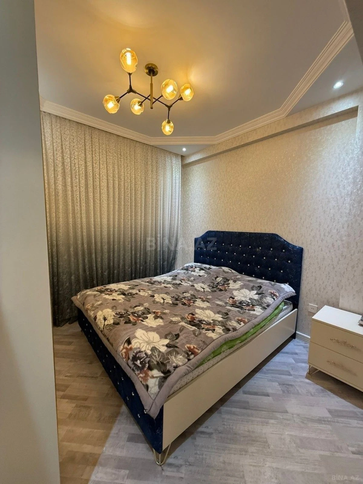 Satılır 4 otaqlı mənzil 130 m²