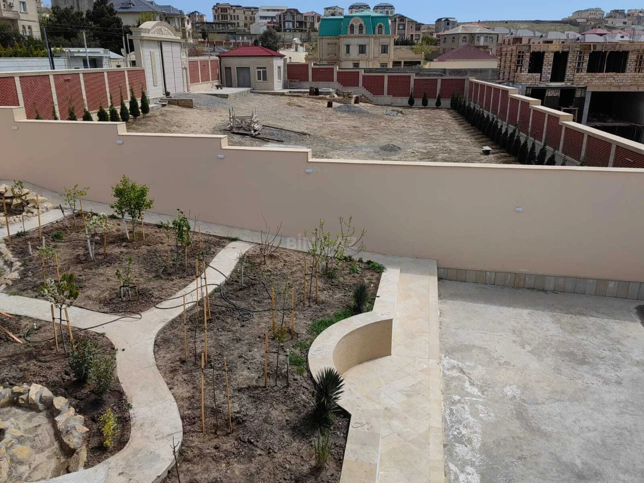 Satılır 6 otaqlı həyət evi 600 m²