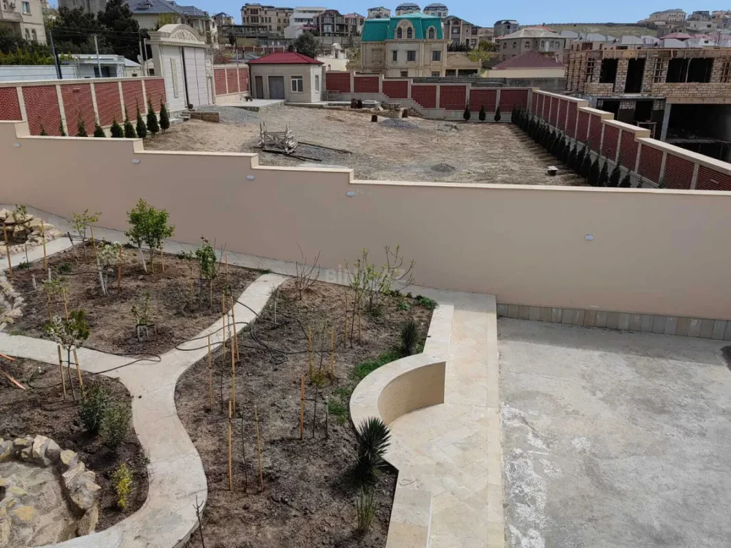 Satılır 6 otaqlı həyət evi 600 m²