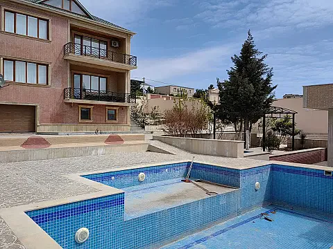 Satılır 6 otaqlı həyət evi 600 m²