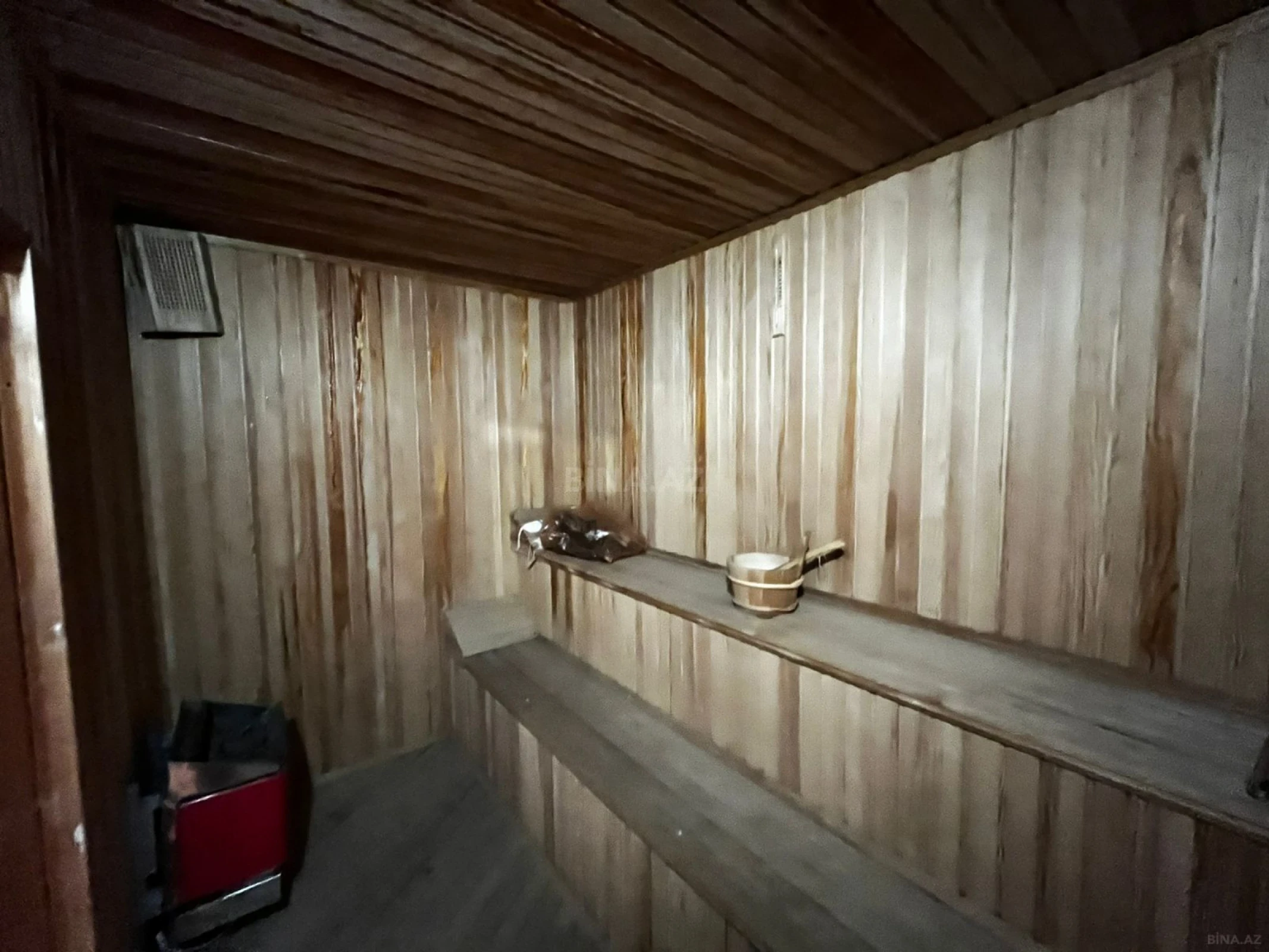 Satılır 9 otaqlı həyət evi 450 m²