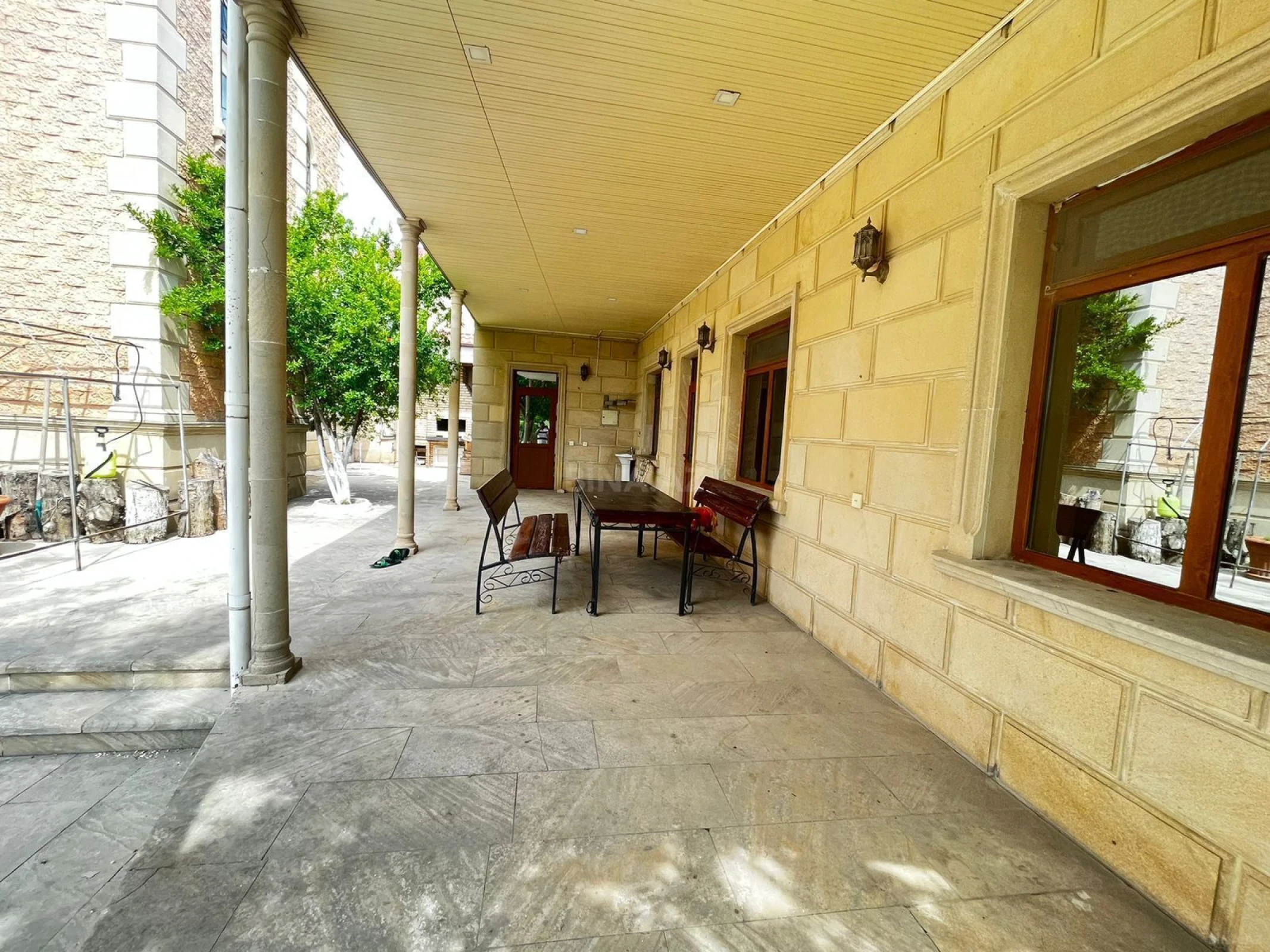 Satılır 9 otaqlı həyət evi 450 m²
