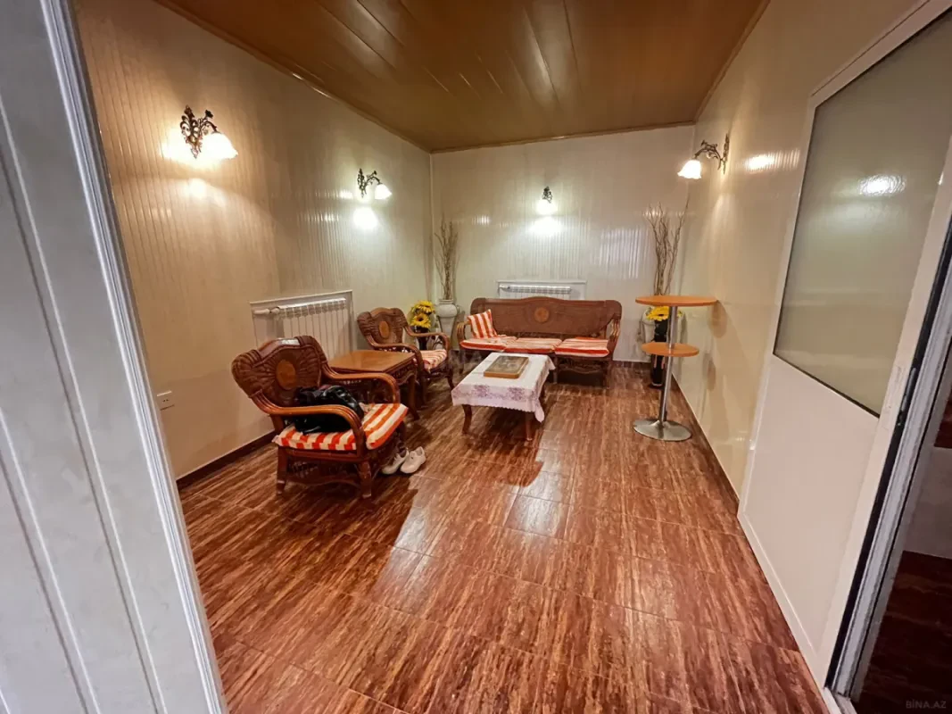 Satılır 9 otaqlı həyət evi 450 m²