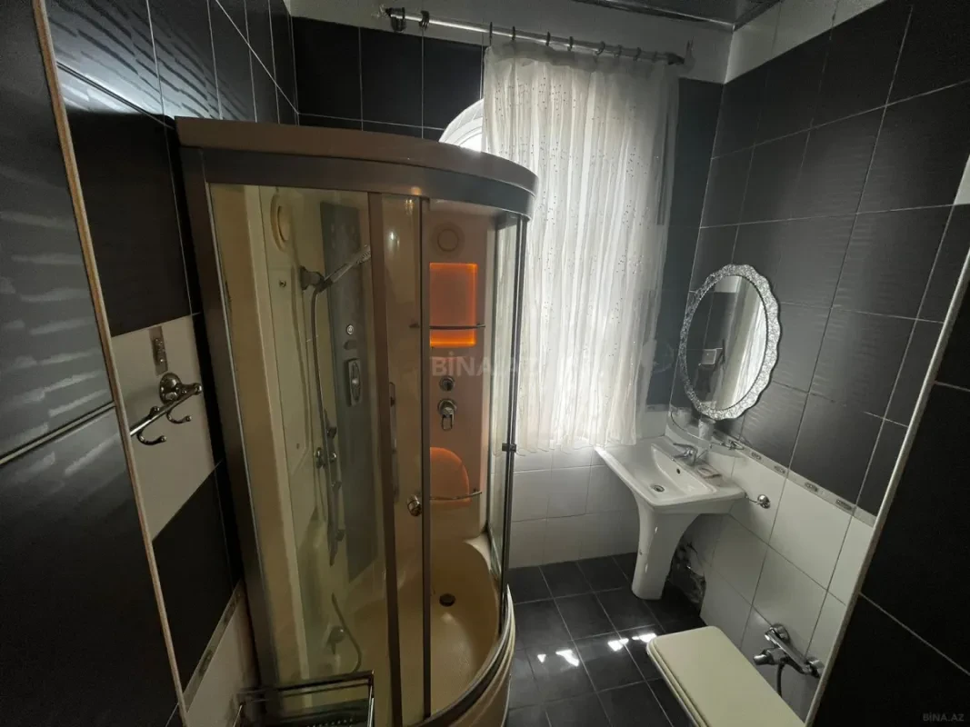 Satılır 9 otaqlı həyət evi 450 m²