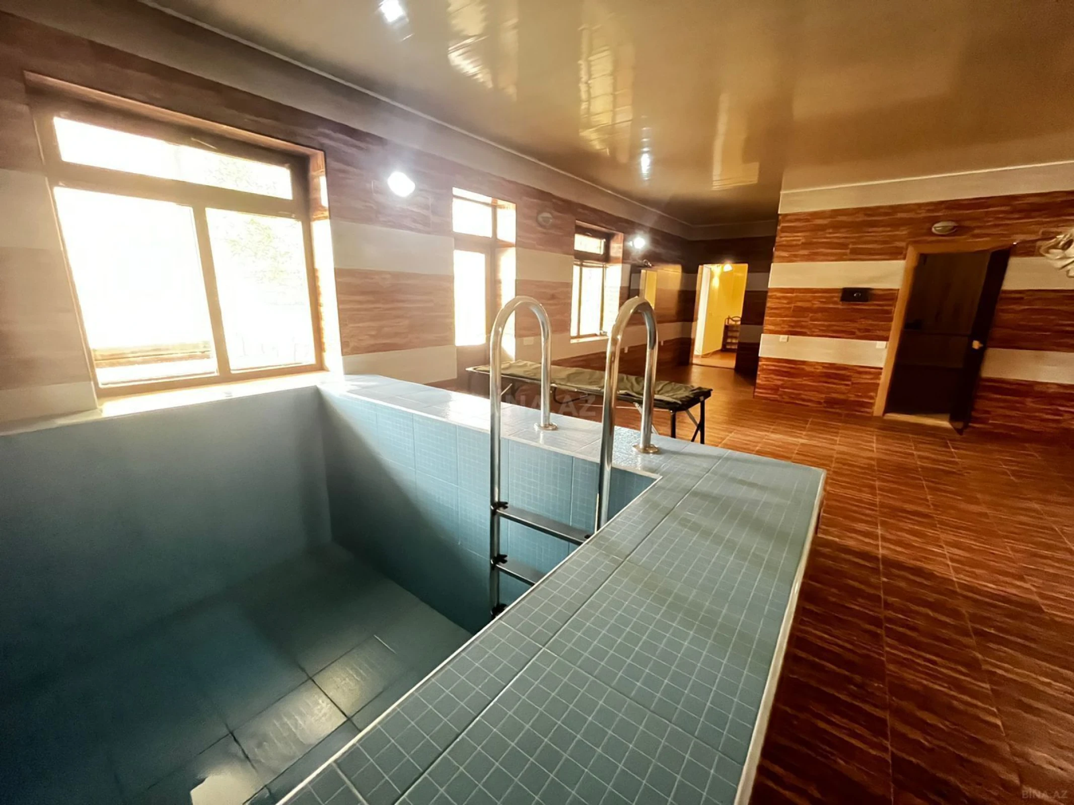 Satılır 9 otaqlı həyət evi 450 m²