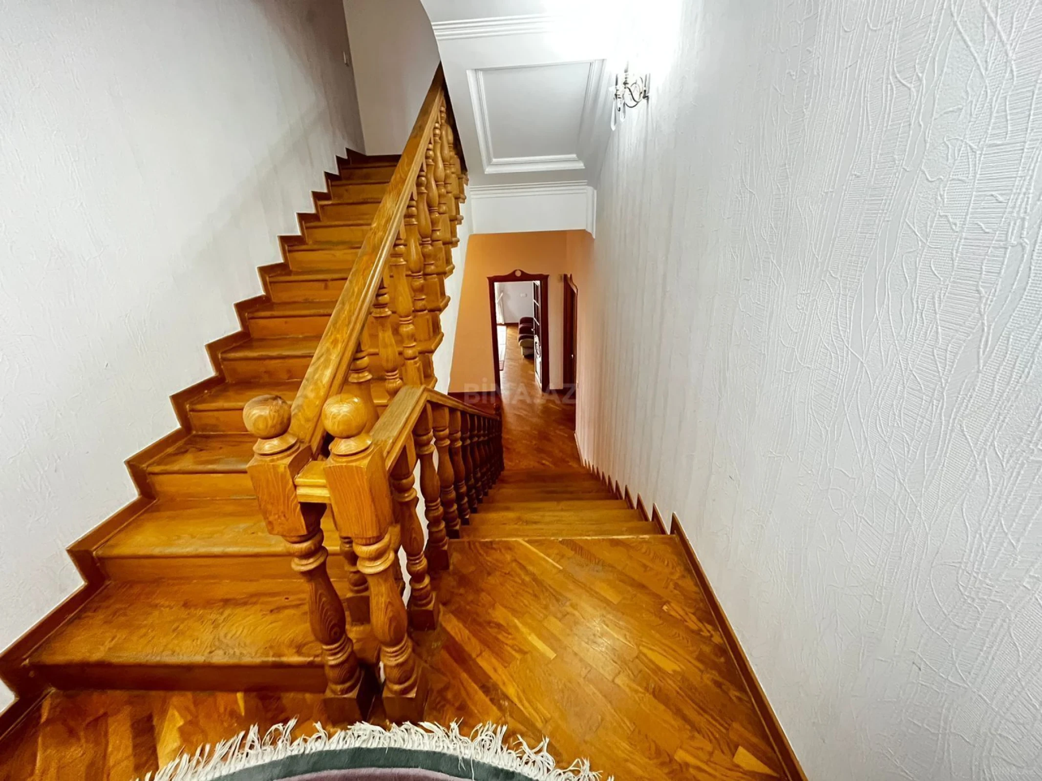 Satılır 9 otaqlı həyət evi 450 m²