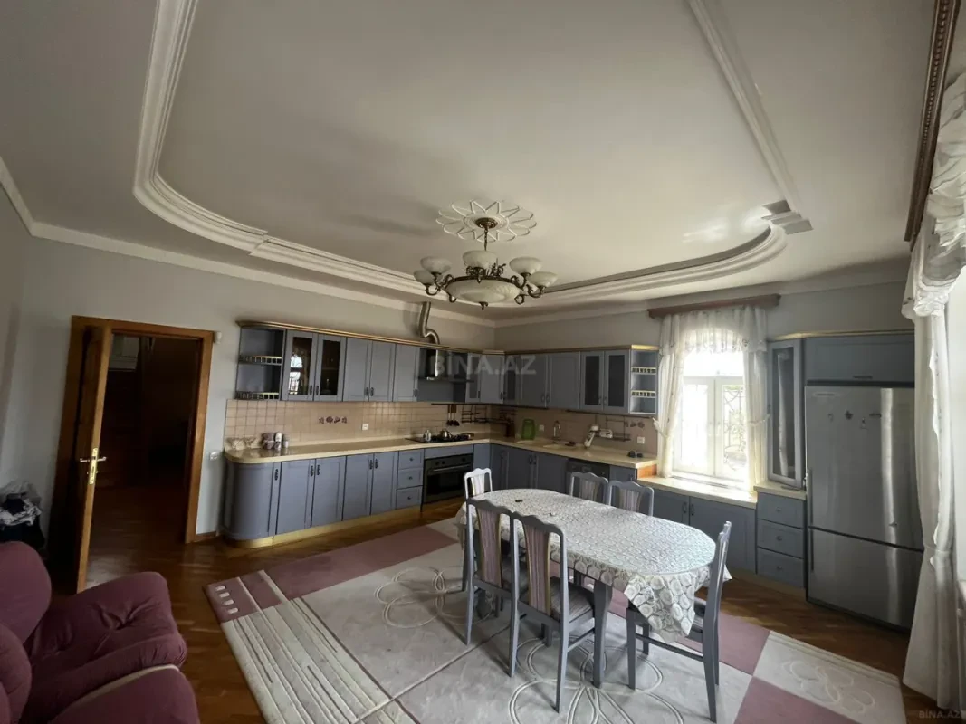 Satılır 9 otaqlı həyət evi 450 m²