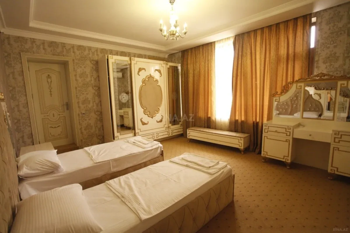 Satılır 5 otaqlı həyət evi 800 m²