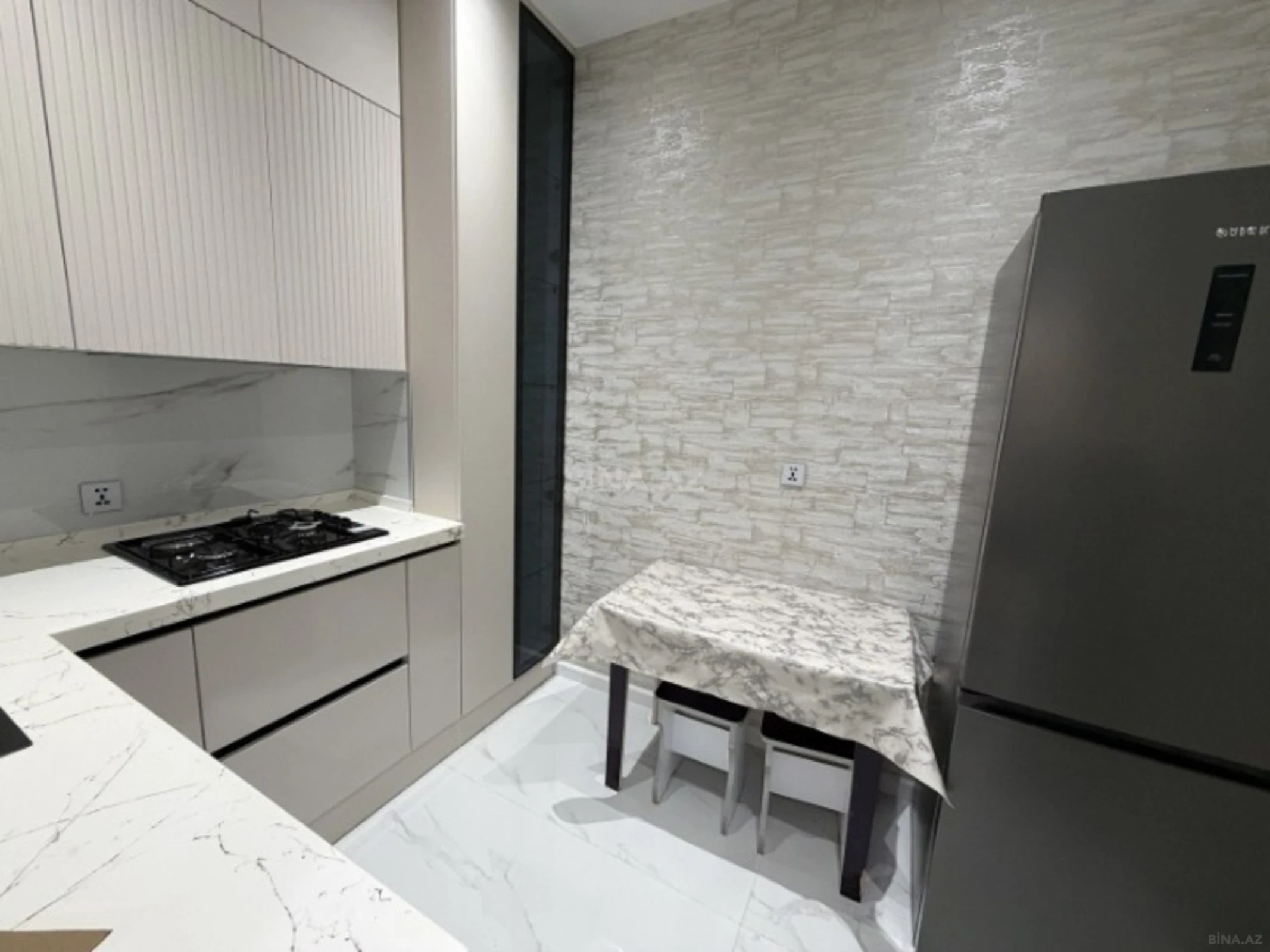 Kirayə verilir 2 otaqlı mənzil 65 m²