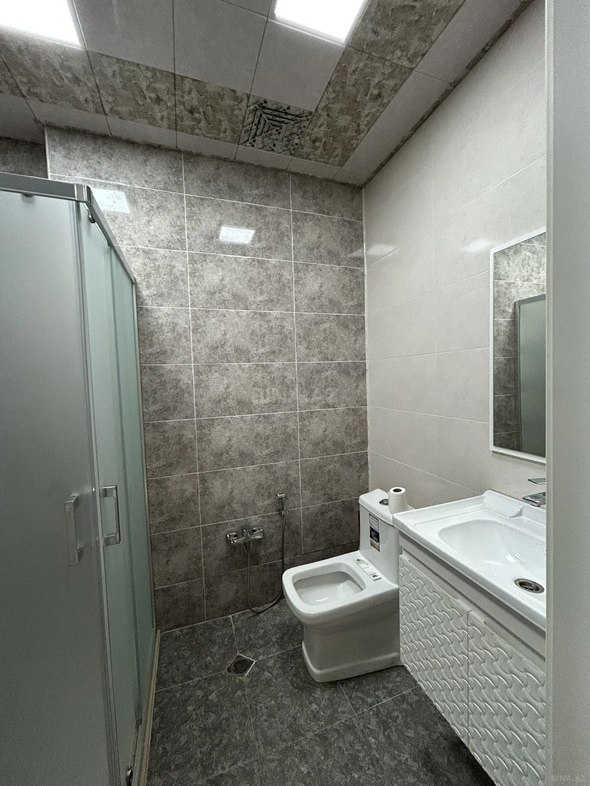Kirayə verilir 2 otaqlı mənzil 60 m²