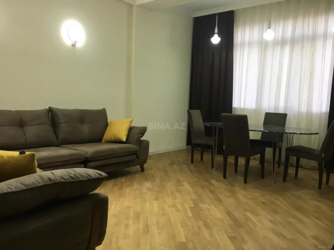 Kirayə verilir 2 otaqlı mənzil 77 m²