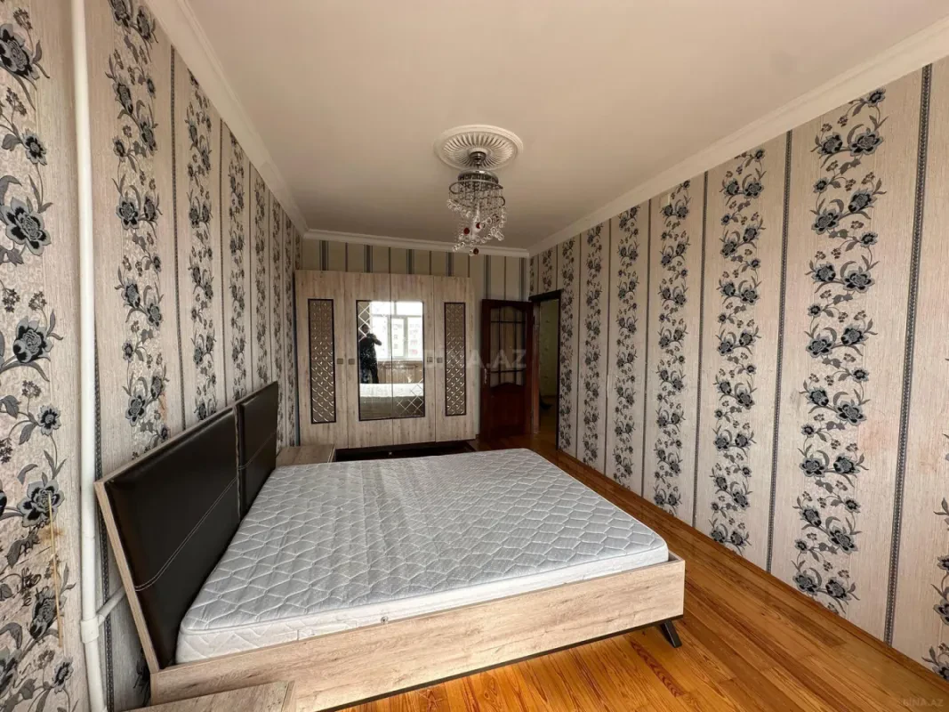 Satılır 4 otaqlı mənzil 120 m²