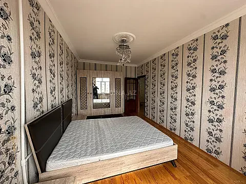 Satılır 4 otaqlı mənzil 120 m²